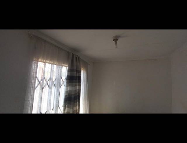 2 BEDROOM HOUSE FOR SALE IN MAHUBE VALLEY